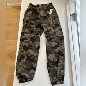 Camo cargo pants NWT